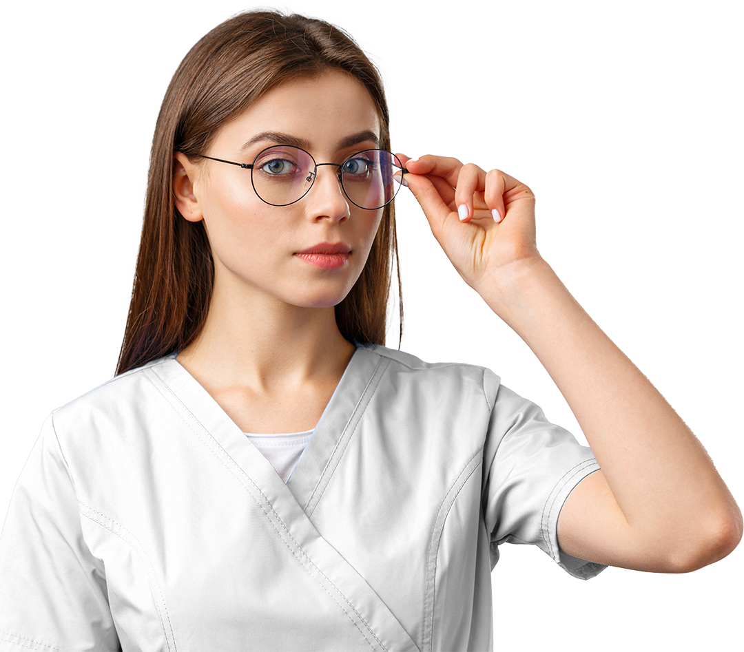 Imagen de una enfermera ajustándose los lentes